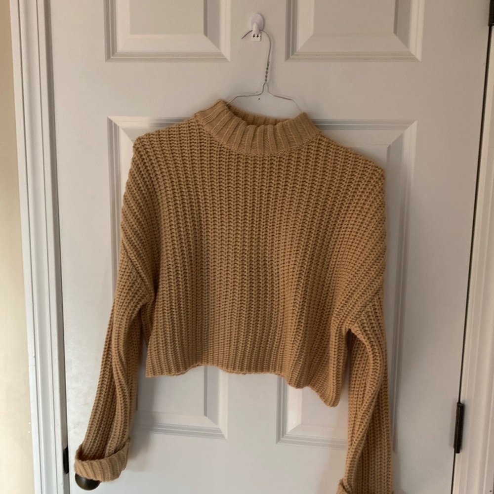 Women’s crop sweater, size small